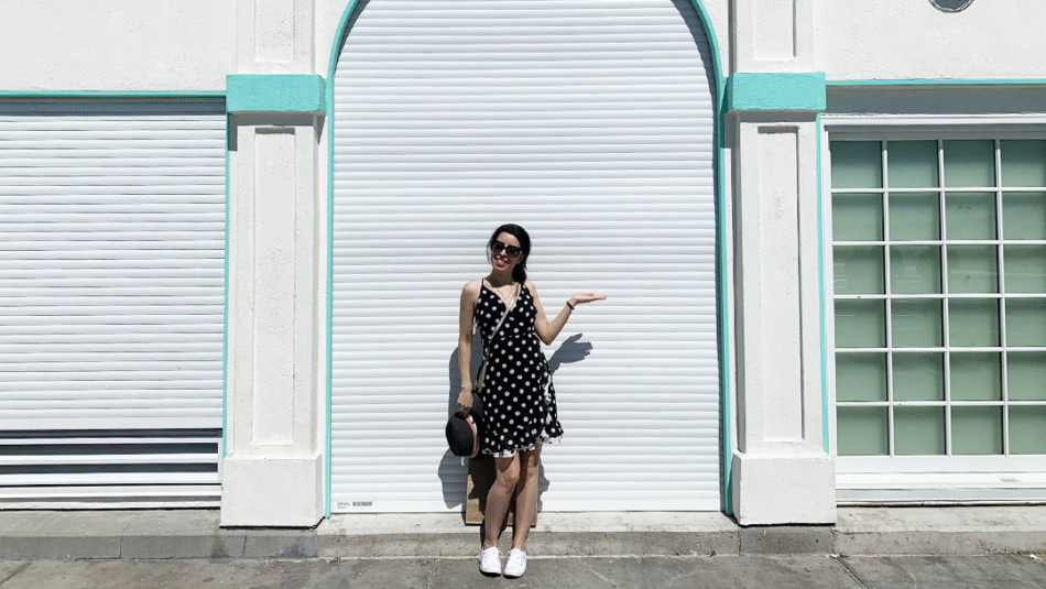 Vanessa posing on Manhattan Beach Pier